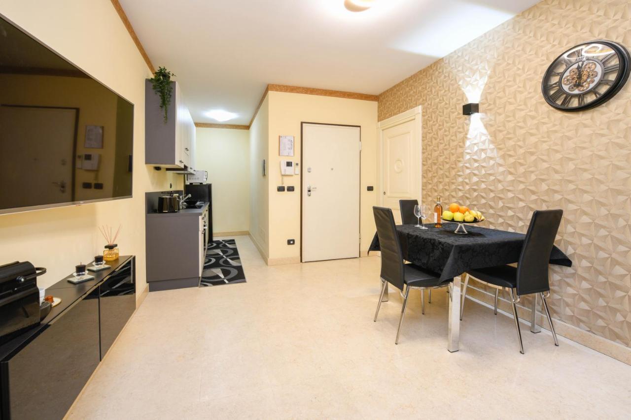Appartamento Elite Du Lac Desenzano del Garda Luaran gambar