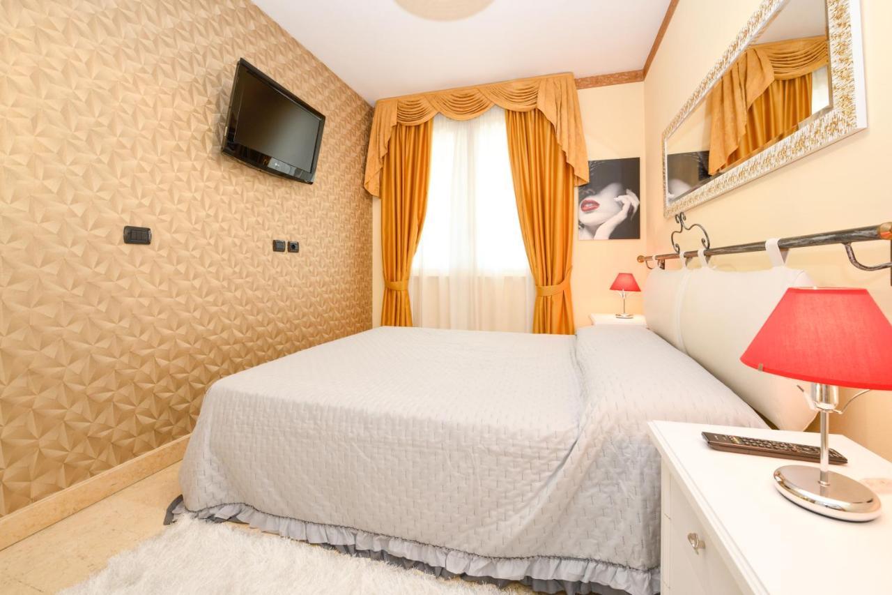 Appartamento Elite Du Lac Desenzano del Garda Luaran gambar